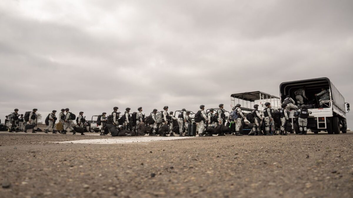 Desde Yucatán, más de 360 efectivos fueron trasladados por avión hacia los límites con Estados Unidos.