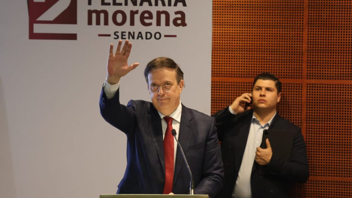 Marcelo Ebrard en sesión parlamentaria de Morena