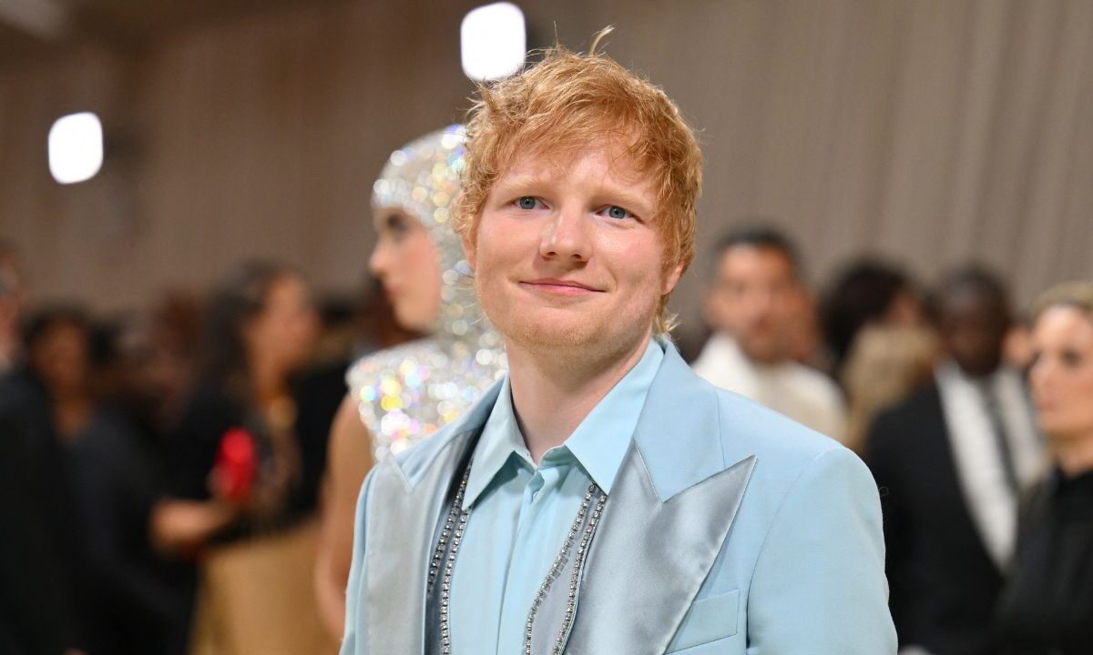 Ed Sheeran, negó haber cantado ilegalmente el domingo en  una calle de Bangalore, India luego de declaración de la policía india