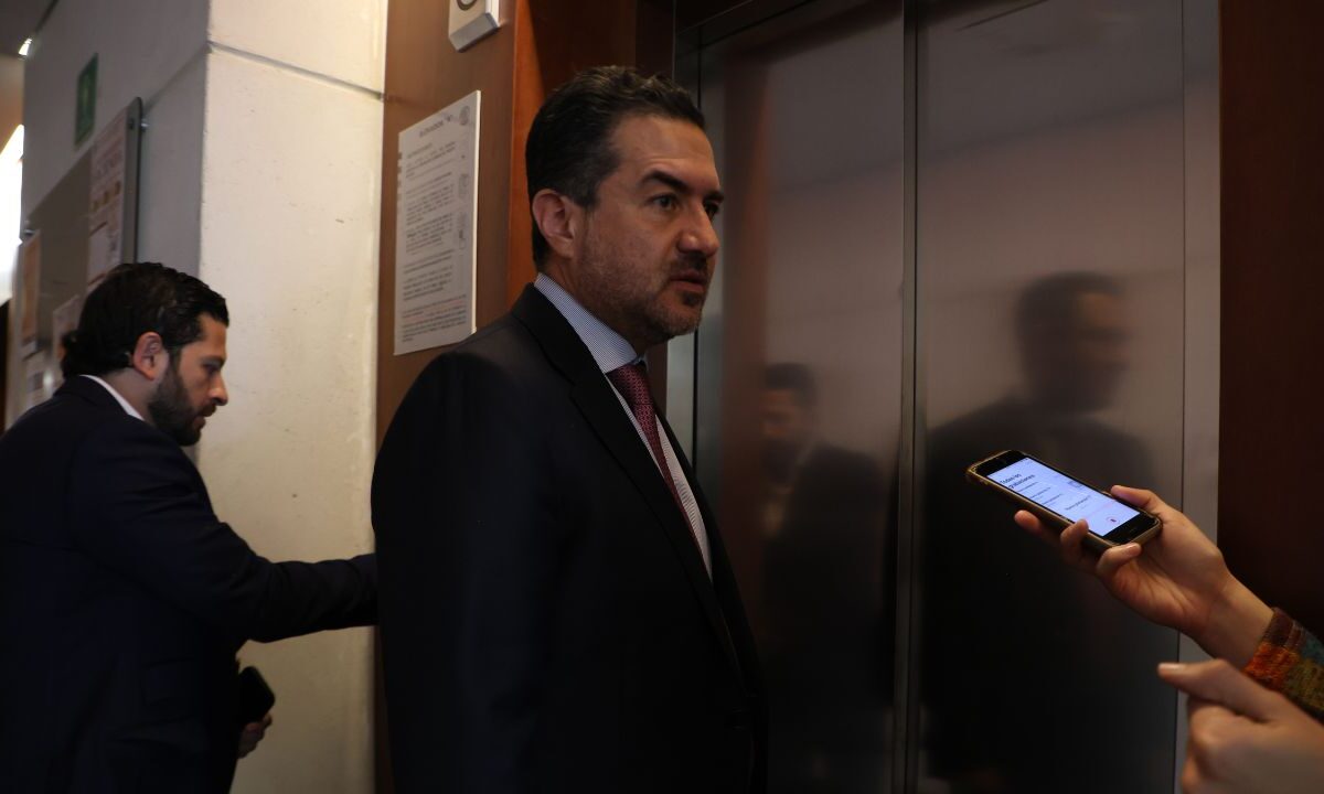 Miguel Ángel Yunes se afilió acompañado del coordinador de Morena, Adán Augusto López, y del presidente de la Mesa Directiva, Gerardo Fernández Noroña.
