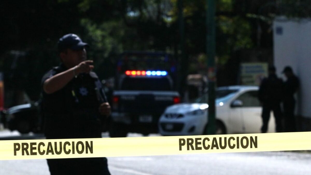 Un bebé de nueve meses perdió la vida tras recibir un disparo en la cabeza durante un intento de asalto en Ahuazotepec, Puebla.
