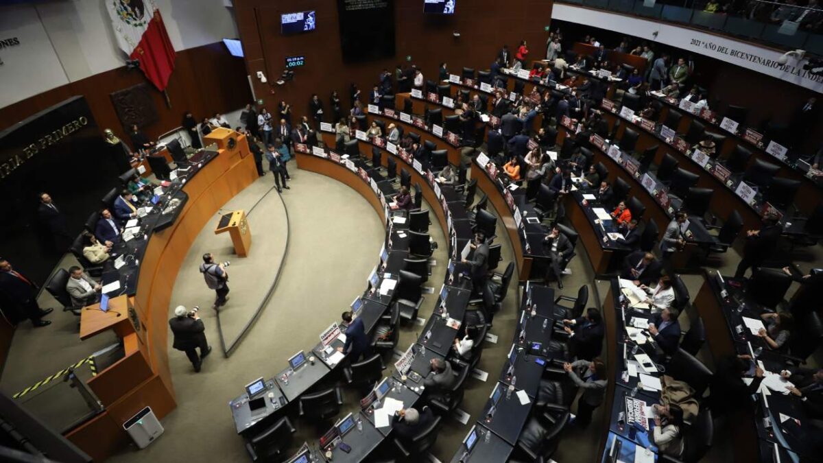 la mayoría del Senado aprobó la reforma presidencial que fortalece la soberanía, al incluir el delito de terrorismo en la Constitución