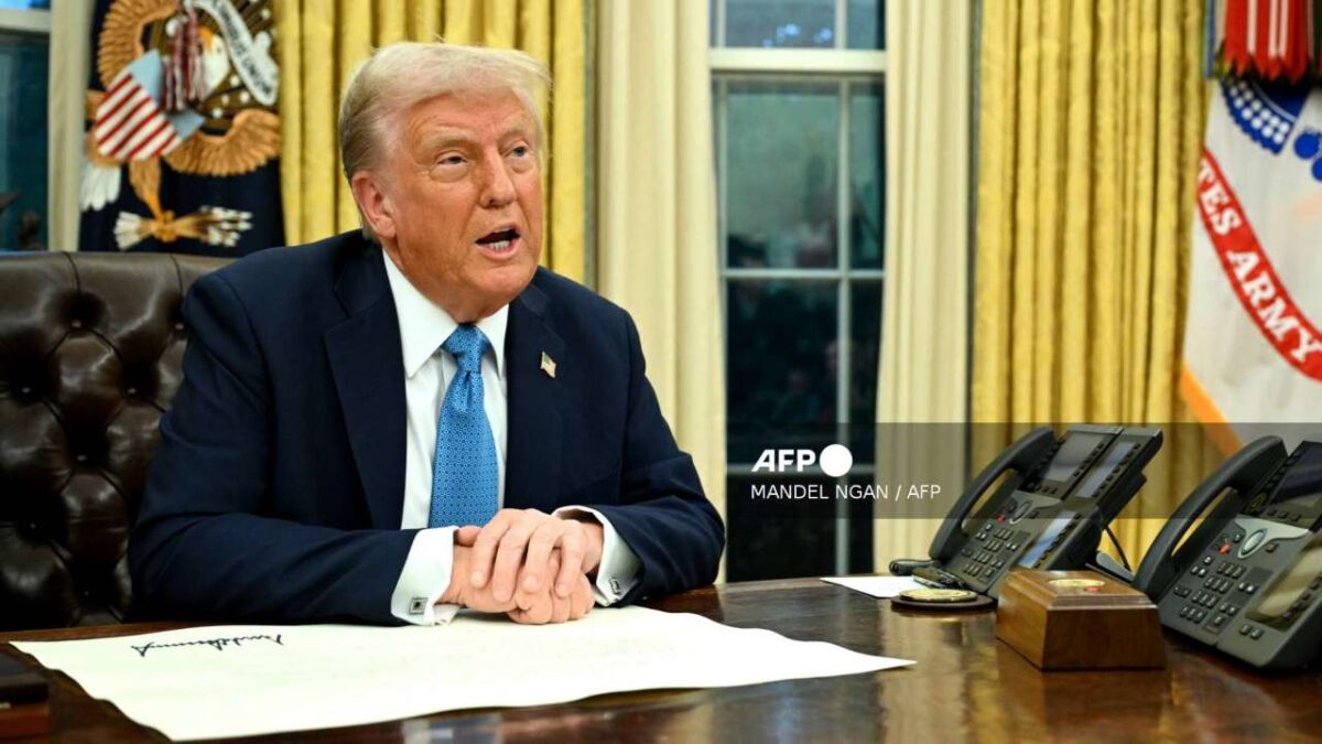De manera oficial, Donald Trump impuso aranceles del 25% a productos mexicanos.