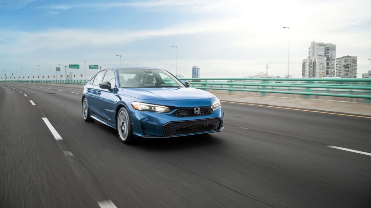 Honda Civic fue galardonado como “Auto Híbrido del año 2024”, en la quinta edición de los premios Autocosmos.
