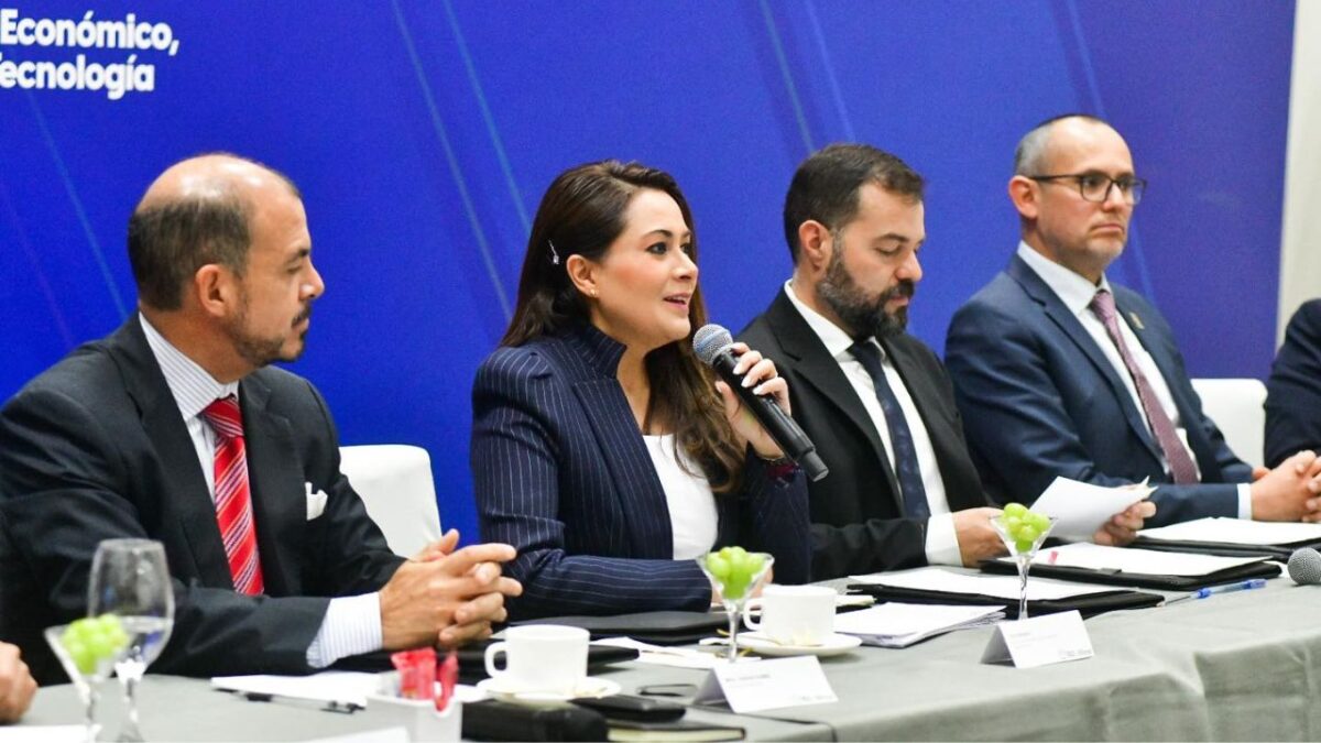La gobernadora de Aguascalientes, Tere Jiménez, encabezó la presentación del Programa de Desarrollo de Proveedores.