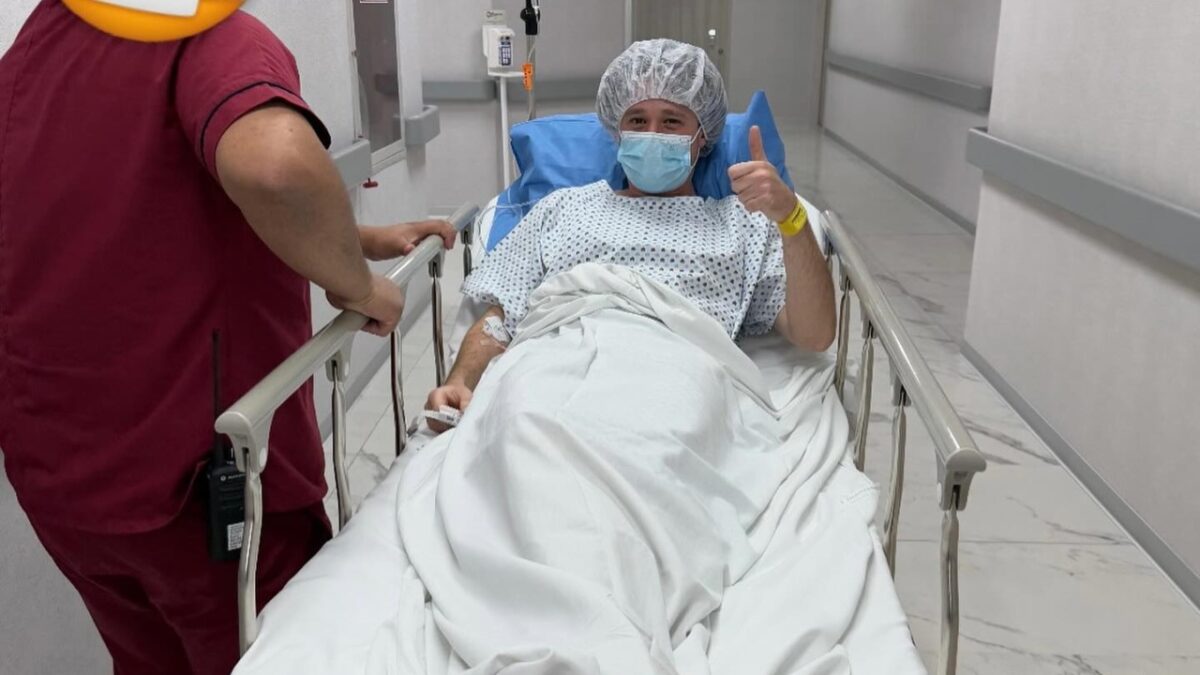Realizan cirugía de emergencia a Luisito Comunica