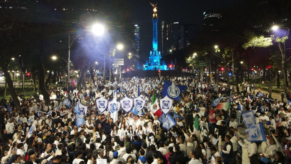 El PAN se manifestó en Paseo de la Reforma para protestar en contra de la elección del poder judicial el próximo 1 de junio.