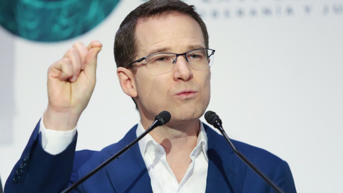 El senador Ricardo Anaya pidió “no echar campanas al vuelo” por suspensión de aranceles.
