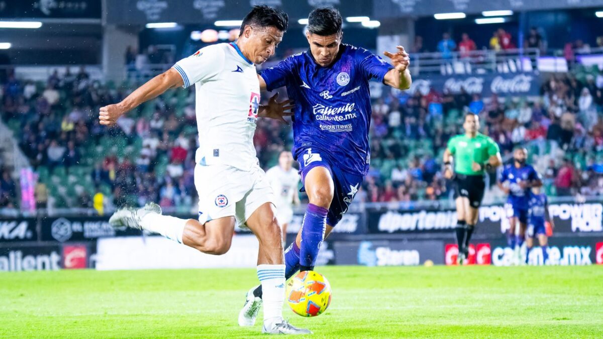 El partido entre Cruz Azul y Mazatlán se le fue de las manos a La Máquina al minuto 86, luego de un penal marcado en favor de los cañoneros.