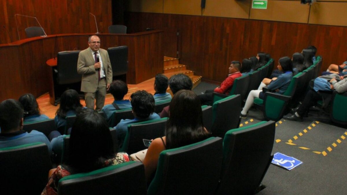 Se salva presidente del Sala del TEPJF de cometer actos anticipados de campaña.