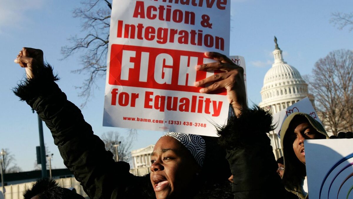 La medida de Trump, aunque no legaliza la segregación, envía un mensaje alarmante en un país con divisiones raciales.