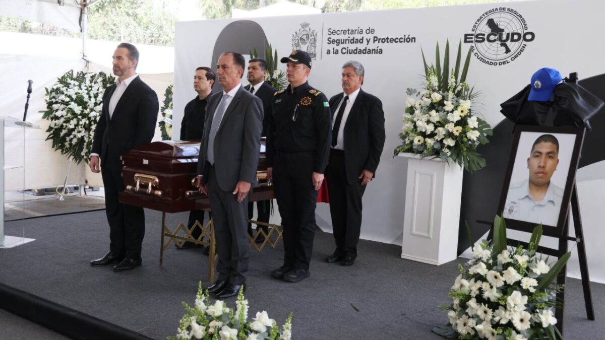 De la Garza subrayó que la trayectoria y memoria de Vázquez García permanecerá en la memoria colectiva
