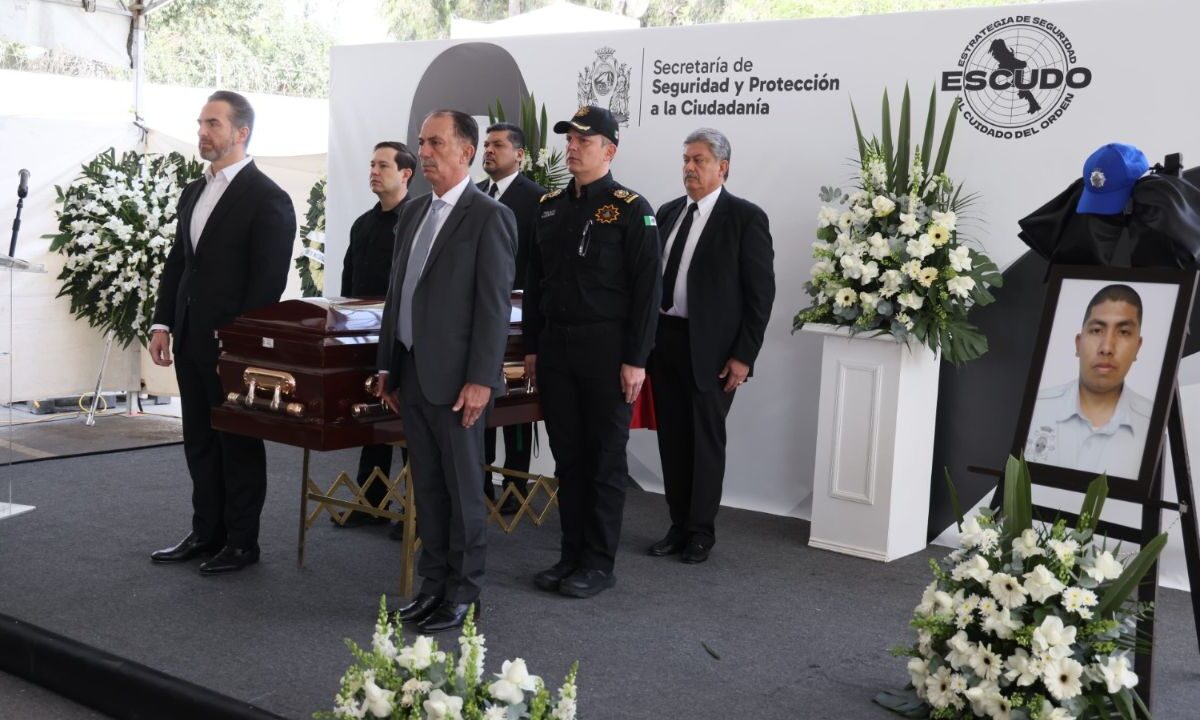 De la Garza subrayó que la trayectoria y memoria de Vázquez García permanecerá en la memoria colectiva