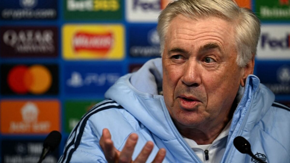Carlo Ancelotti, insistió en que tiene contrato y que no ha recibido ninguna llamada de la selección de Brasil.
