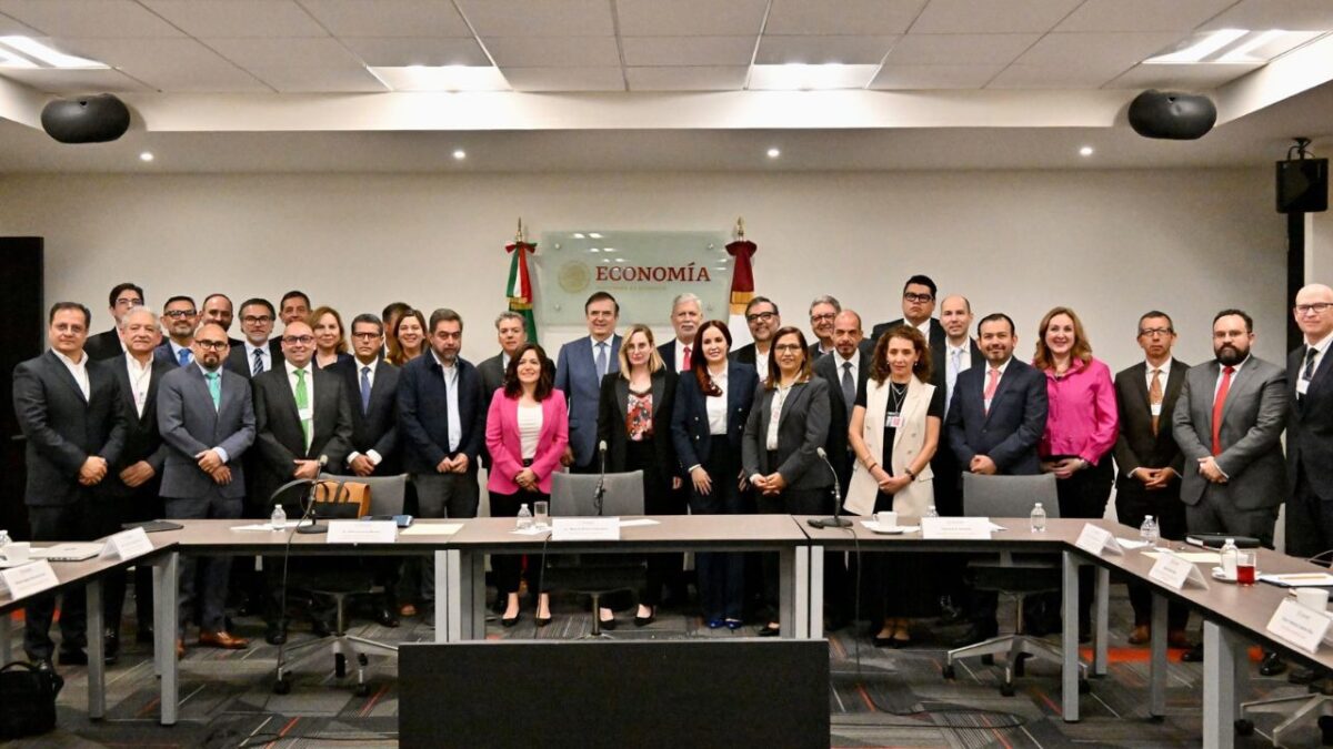 El secretario de Economía, Marcelo Ebrard, destacó la cooperación con fabricantes de autopartes, “una de las exportaciones más relevantes de México”. 