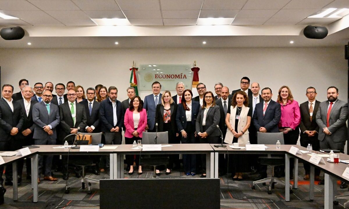 El secretario de Economía, Marcelo Ebrard, destacó la cooperación con fabricantes de autopartes, “una de las exportaciones más relevantes de México”. 