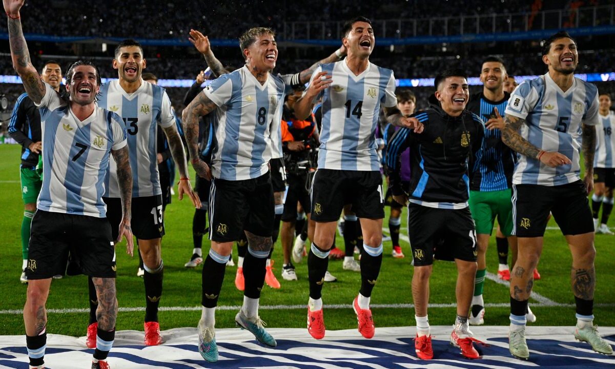 Julián Álvarez (4), Enzo Fernández (12), Alexis Mac Allister (37) y Giuliano Simeone (71) anotaron los goles para la holgada victoria de Argentina