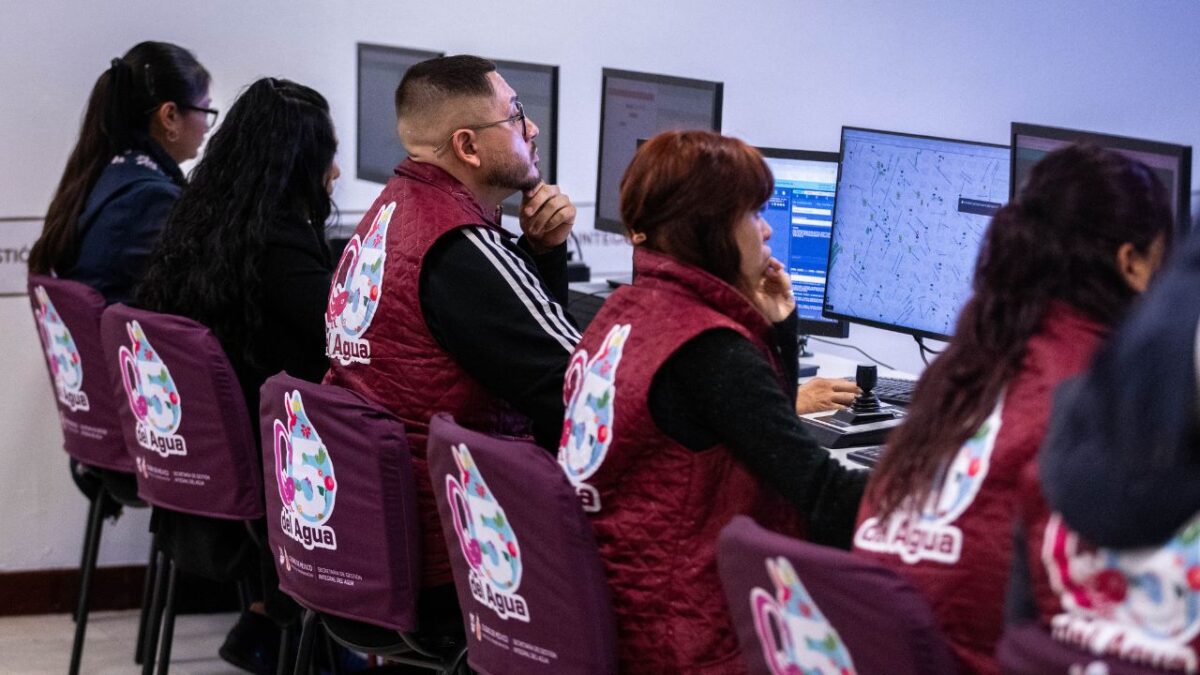 Diariamente, noche y día, en este lugar laboran 326 personas que están al pendiente de 83 mil cámaras.