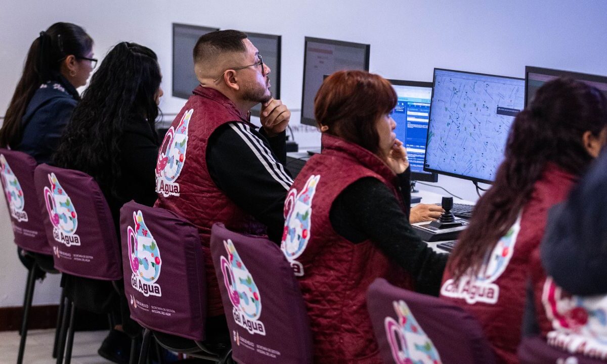 Diariamente, noche y día, en este lugar laboran 326 personas que están al pendiente de 83 mil cámaras.