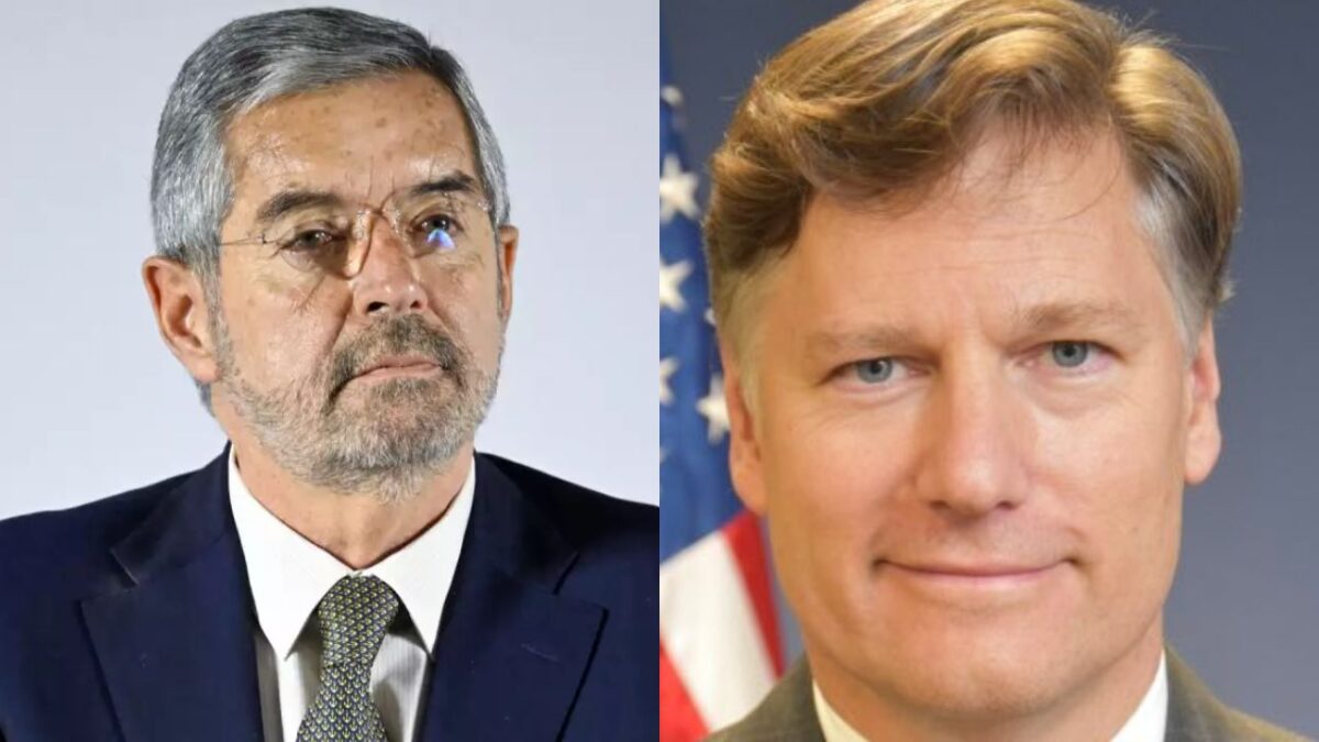 El canciller Juan Ramón de la Fuente sostuvo hoy una llamada telefónica de trabajo con Christopher Landau