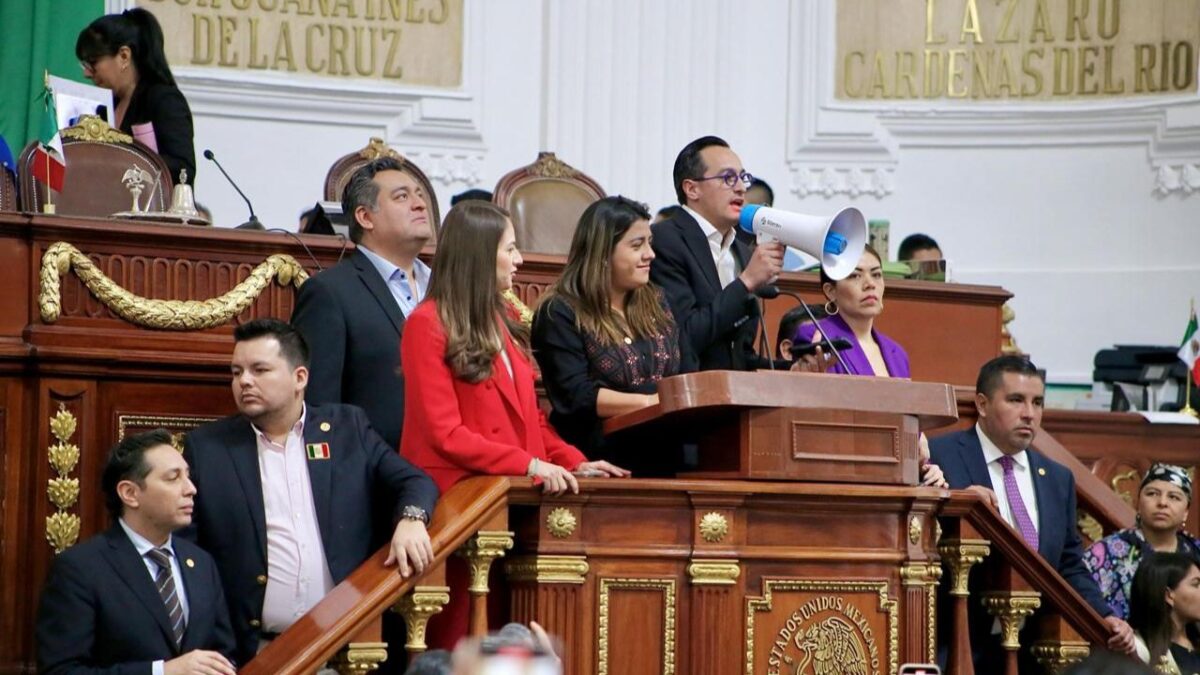 Tras discusión, la presidenta de la mesa directiva del Congreso local, Martha Ávila (Morena) declaró como suspendida la sesión