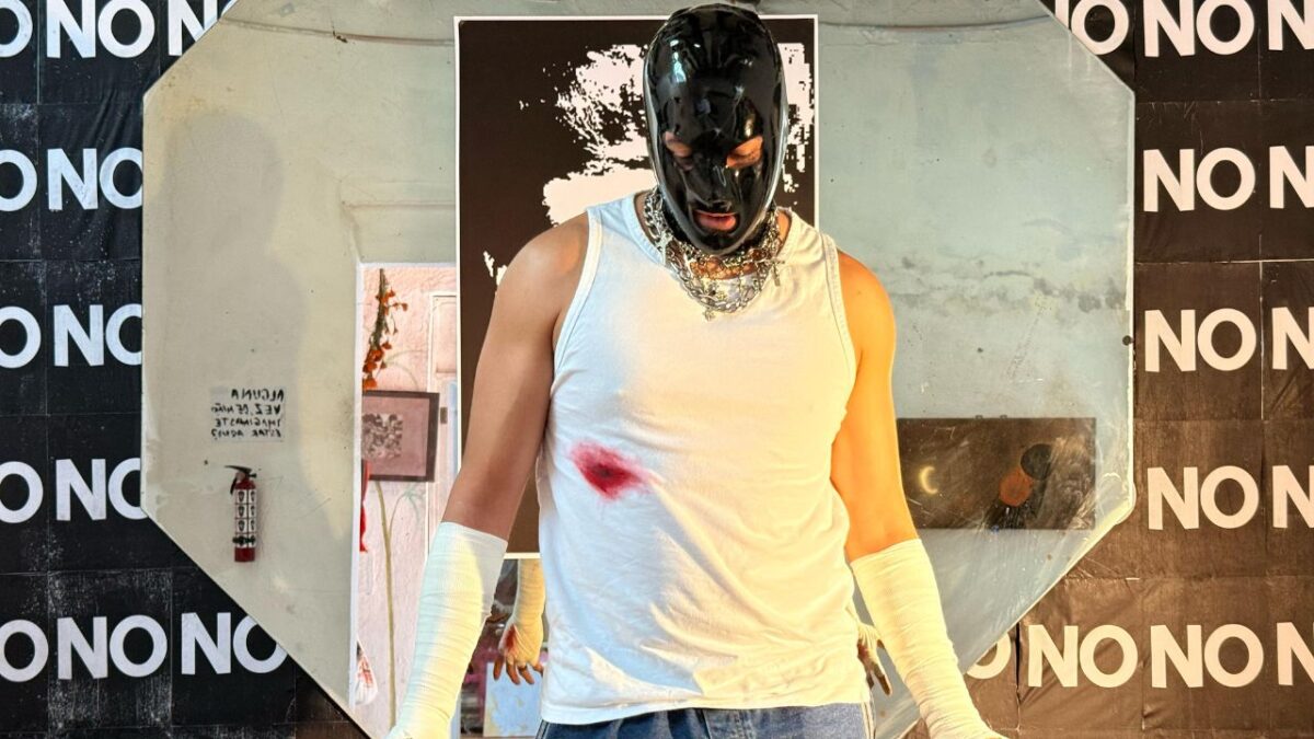 "Me gusta jugar con esa doble moral y hacerle homenaje al arte sacro”:Fabián Cháirez