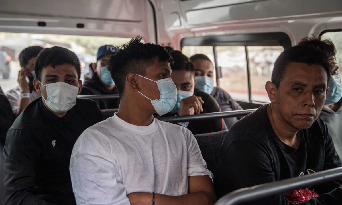 De acuerdo con el Servicio de Inmigración y Control de Aduanas de Estados Unidos (ICE), entre 2014 y 2024, más de 2.2 millones de personas fueron deportadas a México.