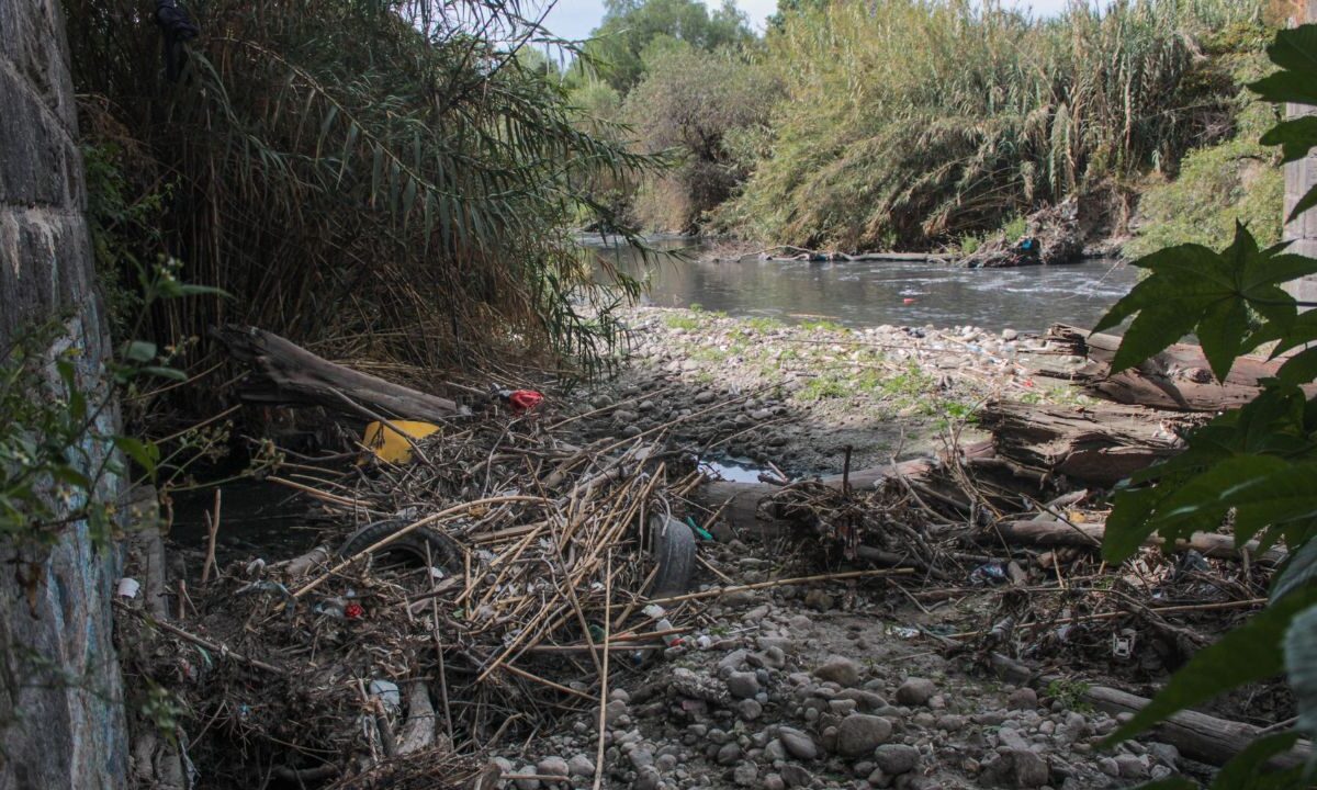 Durante cinco administraciones se ha tratado de sanear el afluente que recorre municipios de Puebla y Tlaxcala, pero no se ha logrado.