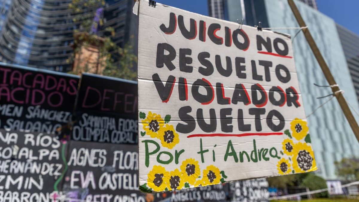 Lo que el 8M dejó; decenas de manifestantes plasmaron en los muros de seguridad sus preocupaciones, temores y penas.