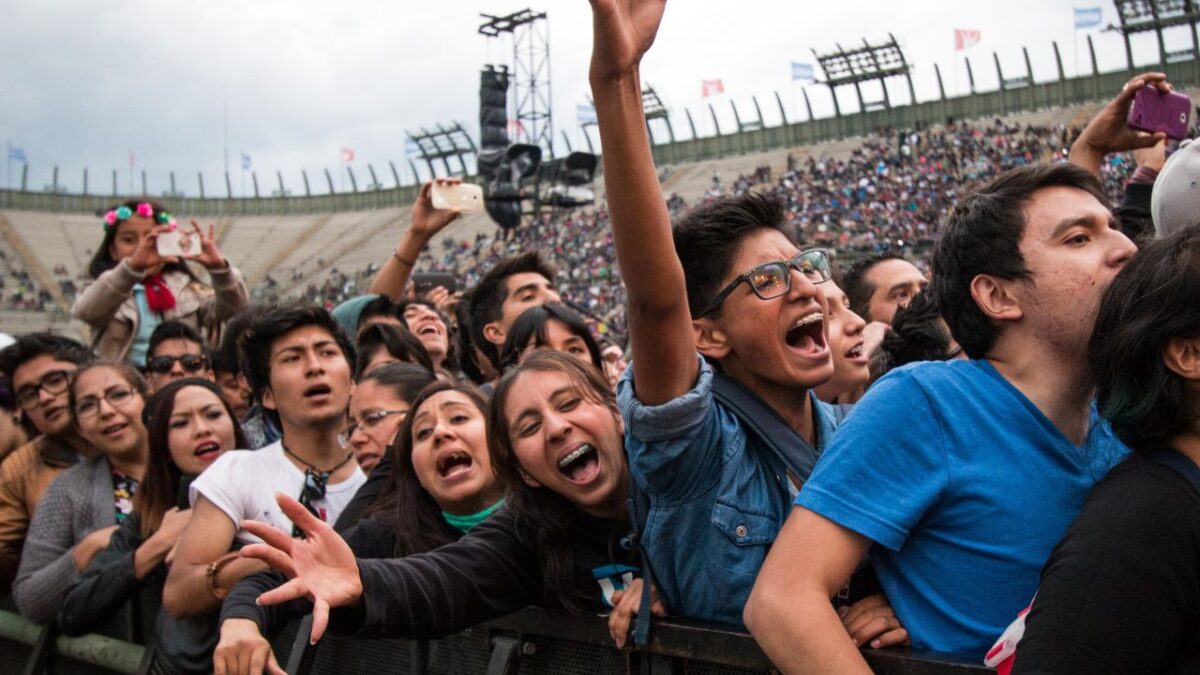 Desde su primera edición, el Vive Latino ha dotado de momentos históricos de la musical de todo el mundo con algunas leyendas que ya no están
