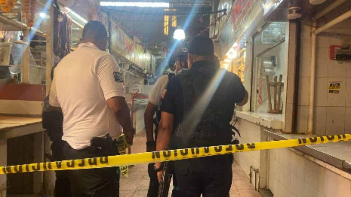 Un ataque armado en el mercado de Chilpancingo dejó 2 muertos y un herido.