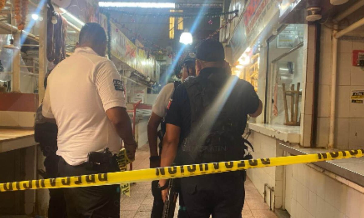Un ataque armado en el mercado de Chilpancingo dejó 2 muertos y un herido.