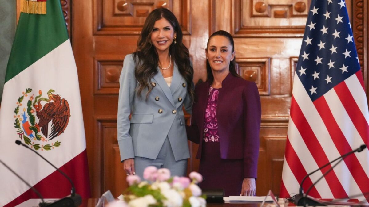 Kristi Noem subrayó que "aún falta mucho por hacer", tras reunirse con la presidenta Claudia Sheinbaum en Palacio Nacional.