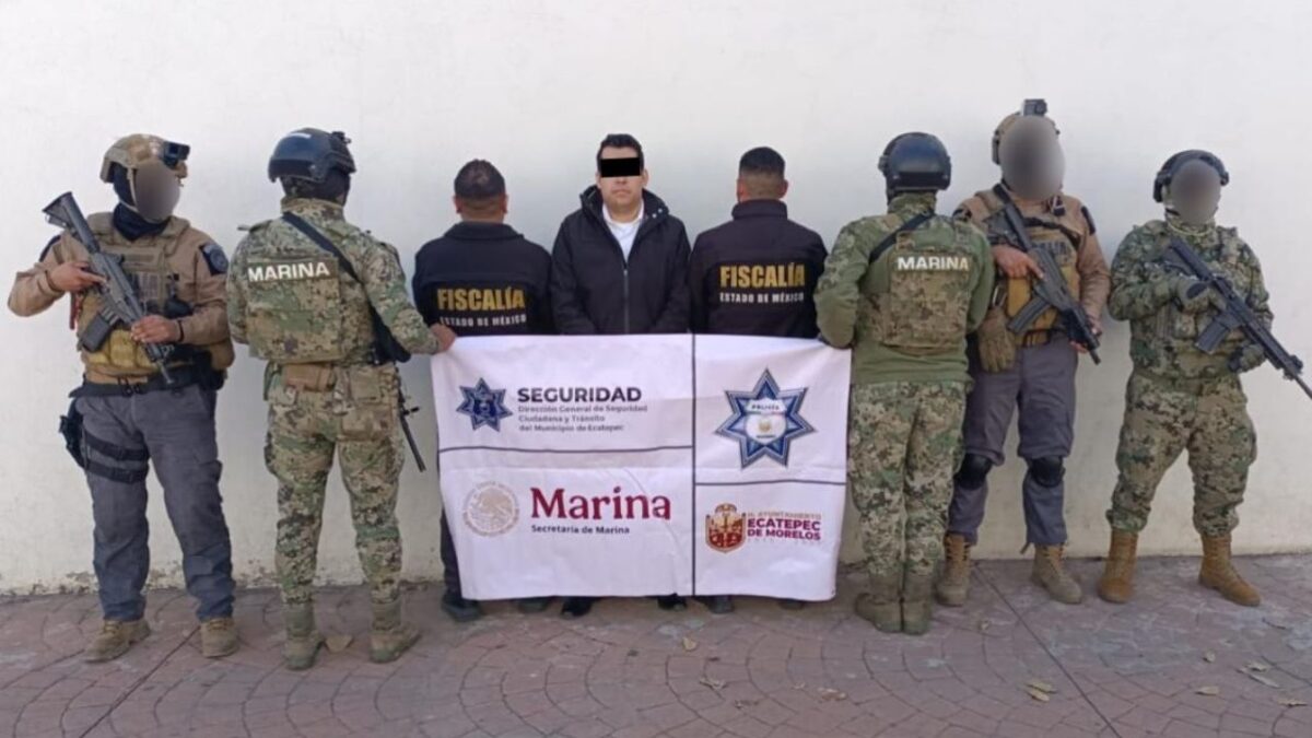 Autoridades detuvieron al subdirector de la policía de Chicoloapan, Oscar Daniel "N", acusado por el delito de delincuencia organizada.