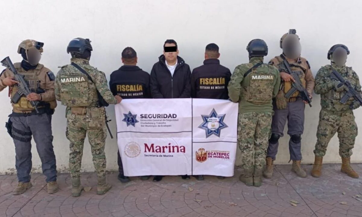 Autoridades detuvieron al subdirector de la policía de Chicoloapan, Oscar Daniel "N", acusado por el delito de delincuencia organizada.
