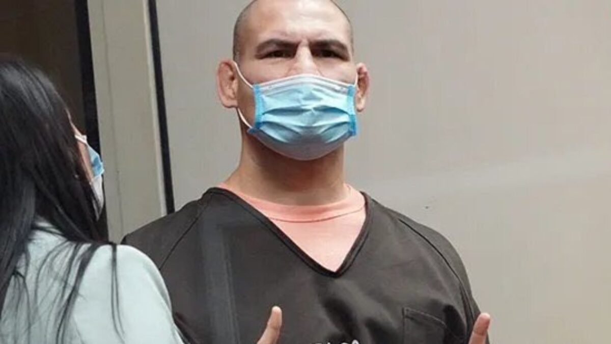 Caín Velásquez, luchador profesional y excampeón de la UFC, recibe 5 años de prisión por el delito de intento de homicidio.