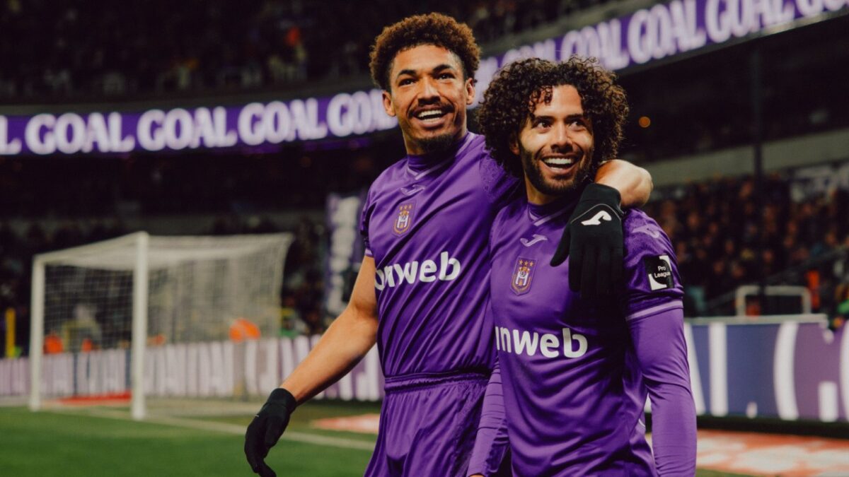 César "Chino" Huerta anotó un golazo y dio una asistencia en el triunfo del Anderlecht.