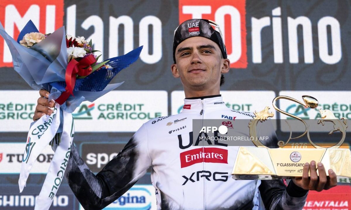 El joven ciclista mexicano, Isaac del Toro, se llevó este miércoles el primer lugar en la 106ª edición de la semiclásica Milán-Turín.
