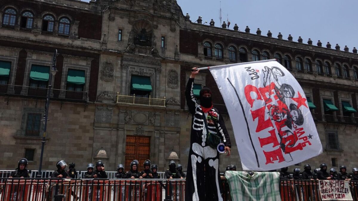 La CNTE exigió la abrogación de la ley del ISSSTE 2007 y dejaron claro que es su principal demanda durante de concentración en el congreso.