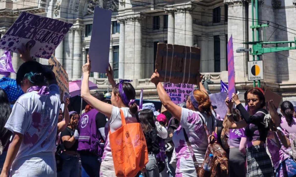La edición 2025 de la Marcha del 8M por el Día Internacional de la Mujer arrancó en la CDMX.