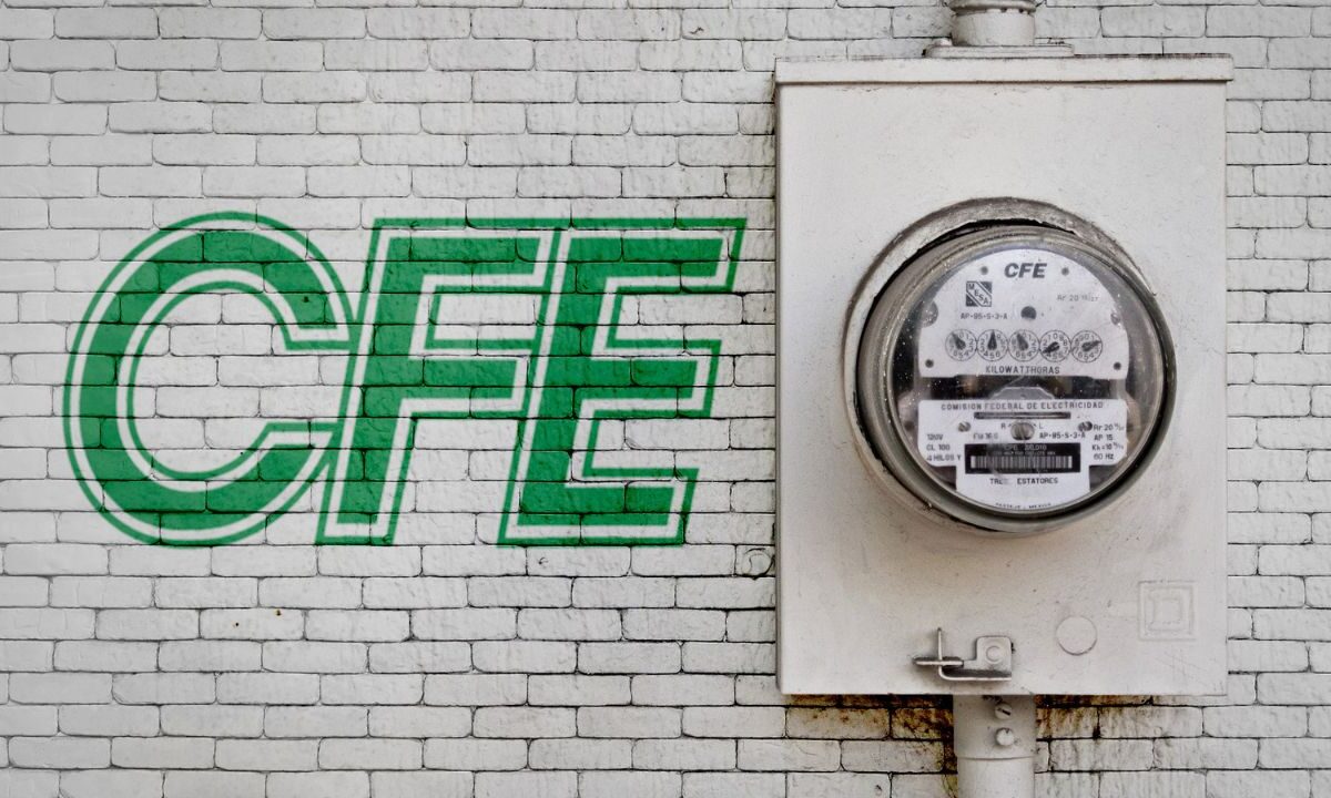 Claudia Sheinbaum firmó las leyes secundarias de la Ley Energética, la cual indica que Pemex y CFE serán empresas públicas del Estado.