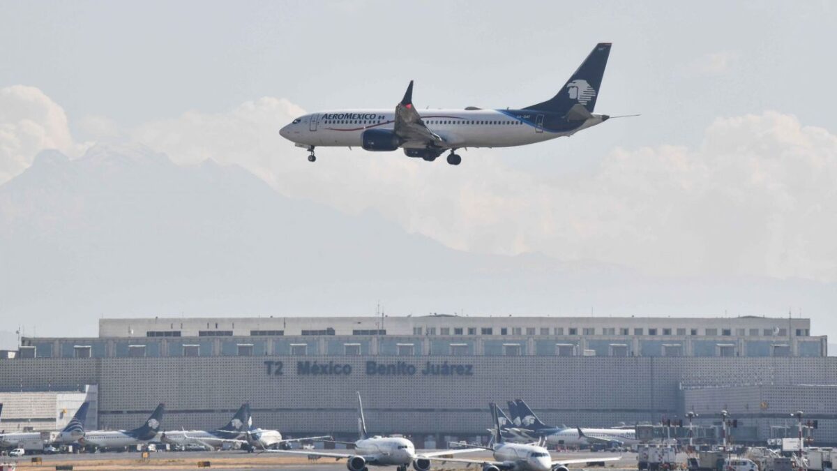 Los viajes en avión suelen ser emocionantes pues con ello vuelas a otros sitios y conoces nuevos destinos, pero en ocasiones estos pueden tener algunos contratiempos o incumplimientos por parte de las aerolíneas. Es por ello que la Procuraduría Federal del Consumidor (PROFECO) cuenta con un documento con los derechos de los viajeros.