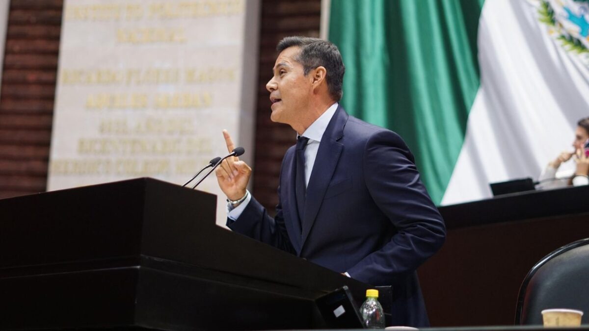 Carlos Alberto Ulloa Pérez, diputado de Morena.