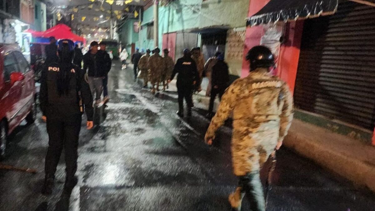 Elementos de seguridad de la alcaldía desmantelaron una fiesta clandestina en Coyoacán.