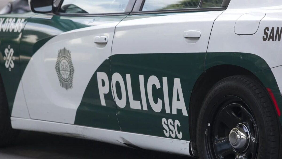 Dos hombres fueron detenidos en la colonia Santa María la Ribera por portación de arma de fuego, cartuchos útiles y agredir a oficiales.