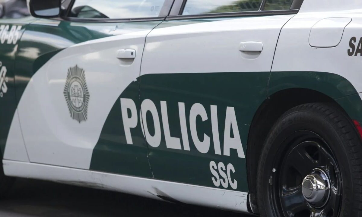 Dos hombres fueron detenidos en la colonia Santa María la Ribera por portación de arma de fuego, cartuchos útiles y agredir a oficiales.