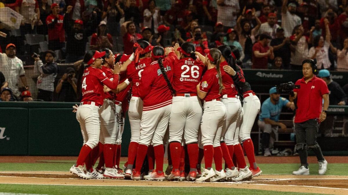 Los Diablos Rojos del México Femenil se coronaron campeonas de la Serie de la Reina 2025.