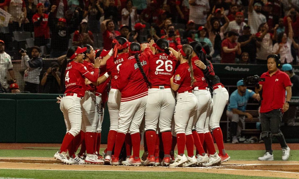 Los Diablos Rojos del México Femenil se coronaron campeonas de la Serie de la Reina 2025.