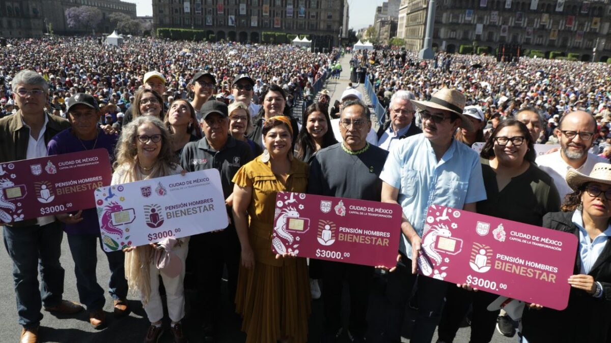 Entrega Brugada 30 mil apoyos de la Pensión Hombres Bienestar
