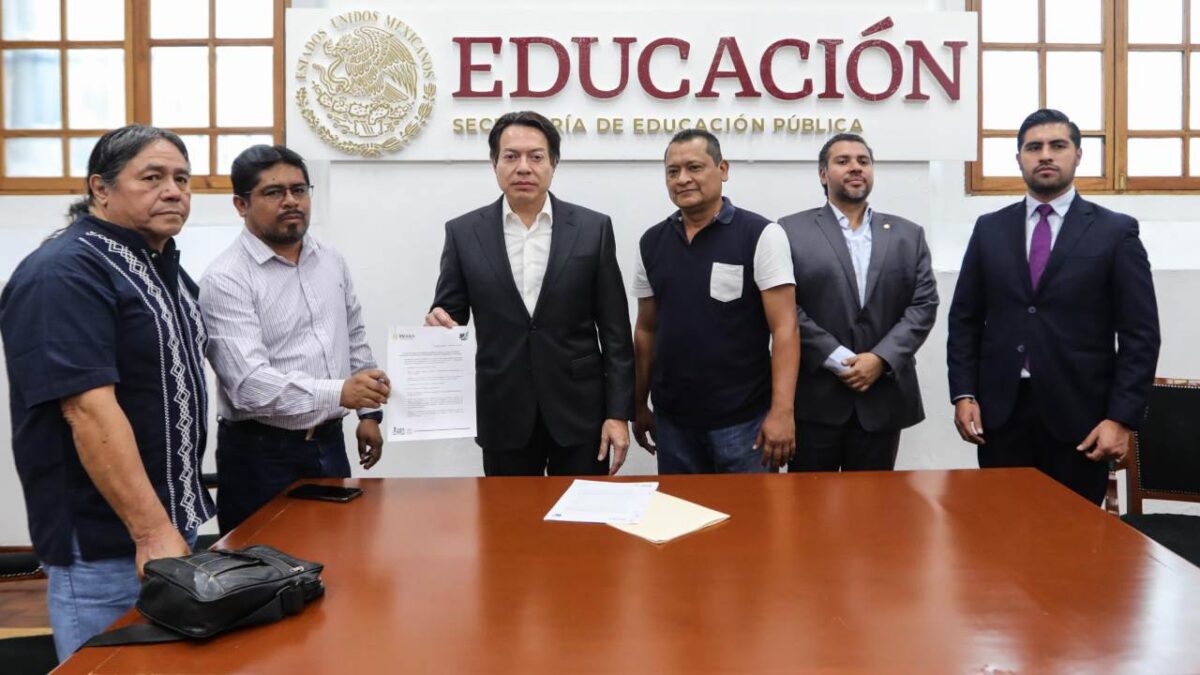 El titular de la SEP, Mario Delgado, entrego a la CNTE los compromisos adquiridos con la presidenta Sheinbaum.